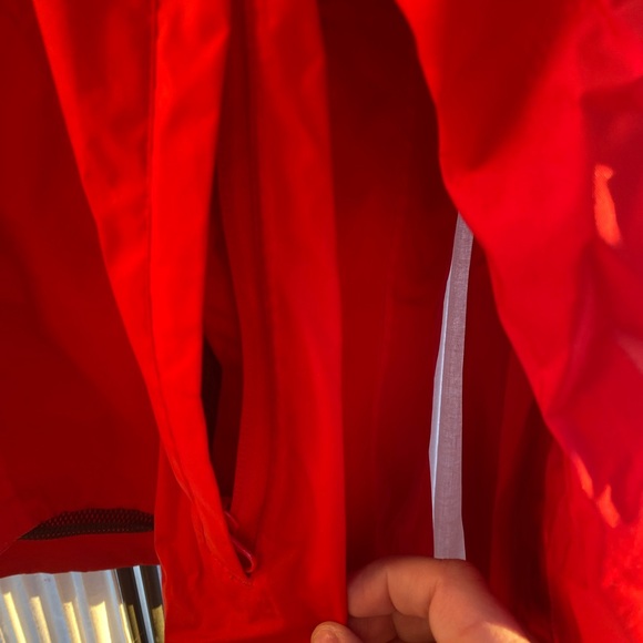 NWOT- HELLY Hansen hooded rain jacket, red, MENS, XL - Picture 10 of 11